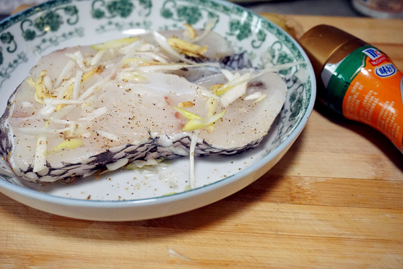 番茄醬鳕魚的做法步驟：2