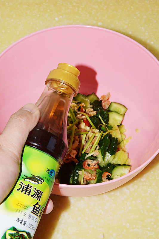 【海米拌黃瓜】--冬季餐桌上的清爽小菜的做法步驟：6