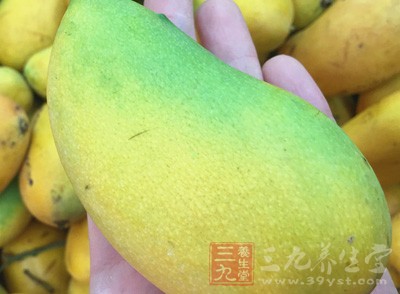 青芒果(去皮去核淨重)600g，白砂糖200g，麥芽糖100g