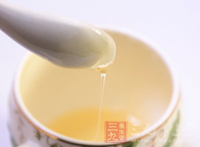 淡奶油300ml 、巧克力粉60克、可可粉10克、白砂糖150克、蜂蜜90克