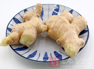 原料：羊肝一塊(約250克)，生姜5克，酒、生粉、料酒、鹽、味精適量
