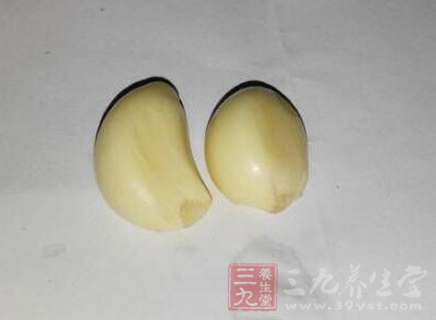 出鍋前放入蒜末，翻炒幾下