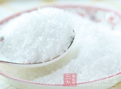 加入鹽、味精、料酒炒香