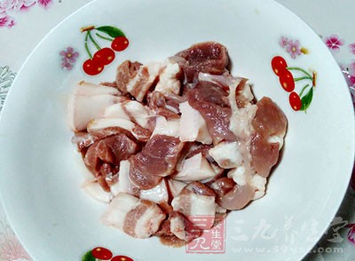 豬肉不宜與烏梅、甘草同食