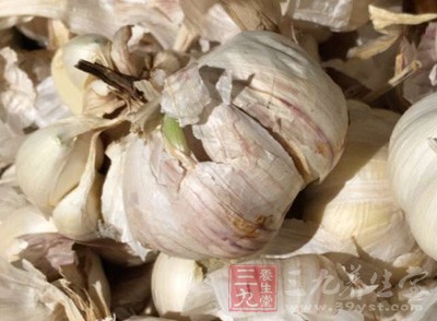 冬瓜一塊(厚2cm)，尖椒一個，豆豉半碗，蒜、米適量