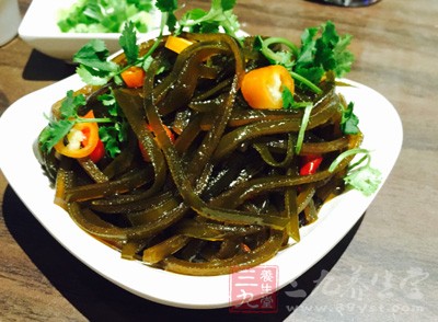 棒骨500g，海帶500g，蔥20g，姜10g，鹽、清水各適量