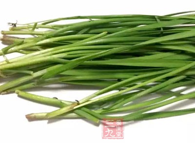 韭菜400克，蝦仁200克，植物油、鹽、雞精、姜、料酒各適量