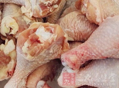 雞肉性溫，多食容易生熱動風，因此不宜過食