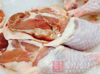 雞肉500克，大紅棗2粒，枸杞20粒
