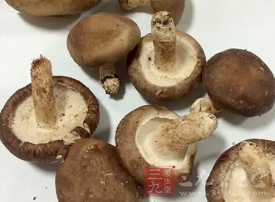 大米,玉米粒,胡蘿卜,香菇,火腿 大米,玉米粒,胡蘿卜,香菇,火腿