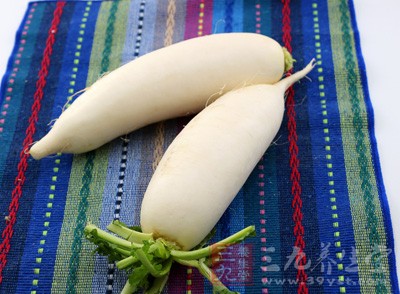 白蘿卜中的芥子油能促進胃腸蠕動,幫助消化,並且富含維生素C,能更好的促進羊肉中鐵元素的吸收 白蘿卜中的芥子油能促進胃腸蠕動,幫助消化,並且富含維生素C,能更好的促進羊肉中鐵元素的吸收