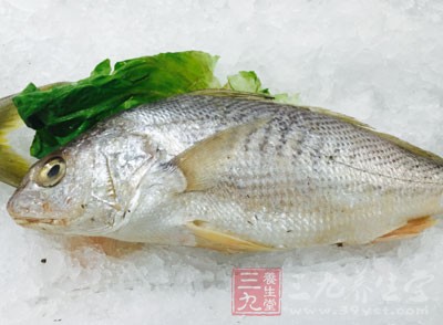 材料：鲫魚一條、赤小豆30g、醋、姜、料酒、鹽