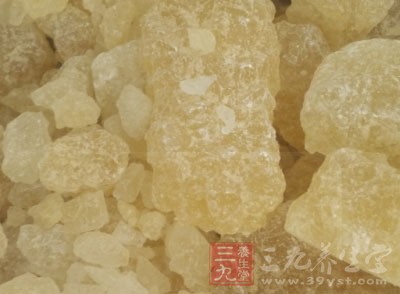 或梨和冰糖煮水服用