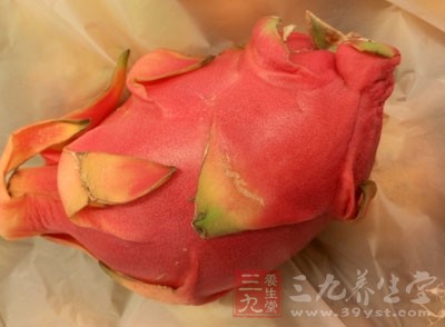 山藥100克、蒜頭4粒、火龍果100克、柿子椒2個 山藥100克、蒜頭4粒、火龍果100克、柿子椒2個