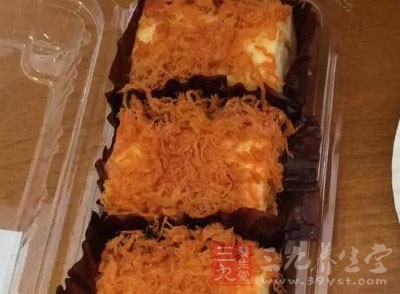 以面包為例,白面包的GI(血糖生成指數)為70,但摻入75―80%的大麥粒的面包為34 以面包為例,白面包的GI(血糖生成指數)為70,但摻入75―80%的大麥粒的面包為34