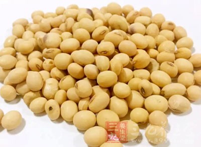 材料：雪梨、大豆、豬腳、姜片、食鹽
