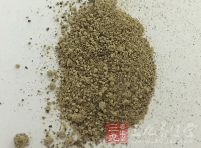 胡椒粉2克，白糖、芝麻油各3克，水澱粉50克