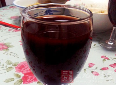第2次加糖(第4天)後的次日(第5天)。可以看到發酵開始劇烈產生大量氣泡