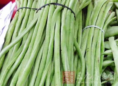 長豆角500g，去皮五花肉300g，大蔥一根