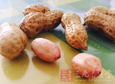 花生1000克，八角5顆，鹽50克