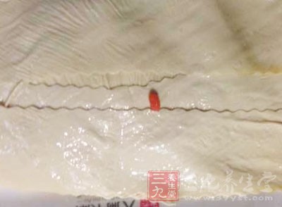 裡脊肉半根，黃瓜1條，豆腐皮2張，甜面醬3大勺