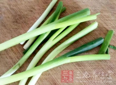 起鍋後撒上蔥花即成