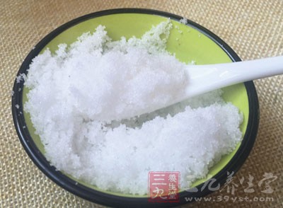 火龍果汁(紅-中型1顆)50毫升、水250毫升、寒天粉3克、糖25克、椰子粉適量
