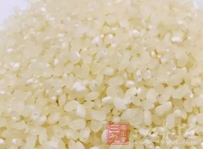 蓮藕兩段、紫糯米一小碗、白米一小碗，桂花糖、冰糖少許