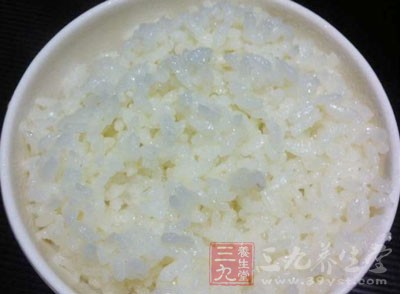 雞腿，米飯，西蘭花，胡蘿卜，叉燒醬，姜片，蒜，鹽，生抽，老抽，生粉