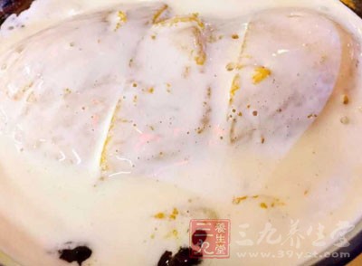 然後直接倒入兩罐椰奶