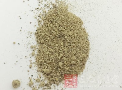 待作法5湯汁煮滾後加入面條、胡椒粉，改大火煮至再度滾開即可