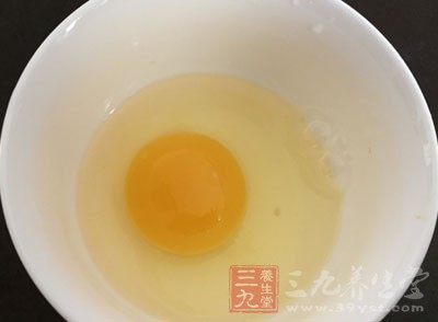 再粘蛋液，最後裹一層面包糠