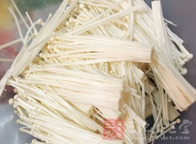 金針菇具有很高的藥用食療作用