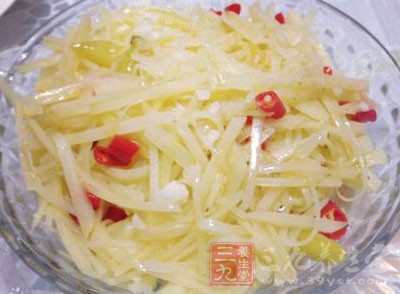酸辣土豆絲色澤光亮，酸甜可口