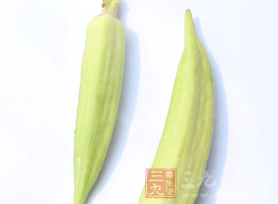 秋葵用鹽水燙一下切片