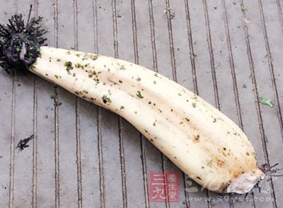 面包片1片，西芹100克，蓮藕、蘋果、蝦仁各50克，豆漿200毫升
