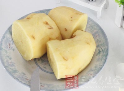 炖土豆是一種常見的家常做法