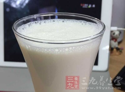 牛奶150g，綠茶/紅茶2g，綠豆水100g，蜂蜜2g
