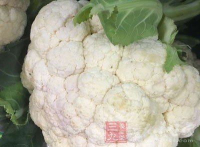 花菜不要炒久了,大火炒斷生即可 花菜不要炒久了,大火炒斷生即可