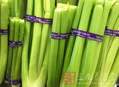 豬肉，鹽，山芋粉，醬油，芹菜