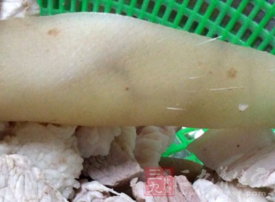 豬皮不但韌性好，而且色香味俱全，是一種含有豐富蛋白質的食物