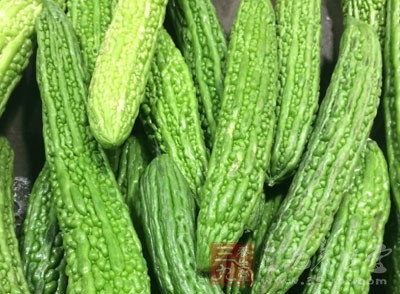 苦瓜、牛肉、豆豉、生姜、蒜頭、適量鹽