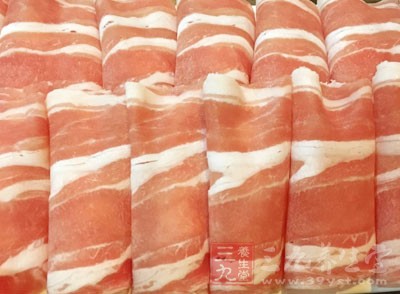 牛肉250克，粉絲1圈，茴香、桂皮適量，醬油、鹽適量，味精、蔥、油適量