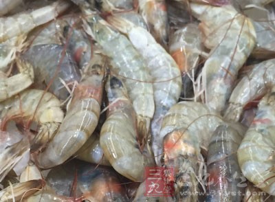 大蝦1斤,生抽2大匙,白糖1大匙,去皮蒜4瓣,水適量 大蝦1斤,生抽2大匙,白糖1大匙,去皮蒜4瓣,水適量