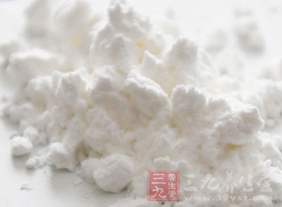 將腌好的蝦依次裹上面粉、蛋液、面包糠 將腌好的蝦依次裹上面粉、蛋液、面包糠