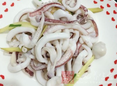 鱿魚，蒜苗，青椒絲
