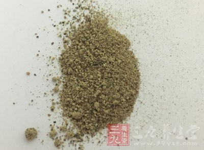 調味料中去掉醬油、胡椒粉，改用桂林辣醬、香油，稱炸醬香蘿卜丸子