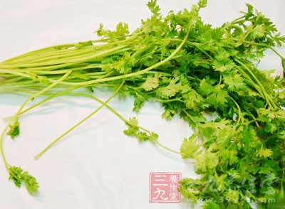 蔥、香菜、芹菜葉切成末備用