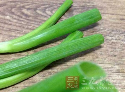 絞肉1盒、蔥1-2根、紅蘿卜末適量