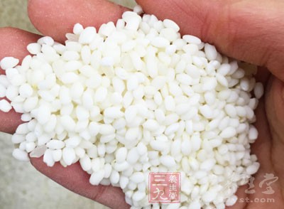 材料：糯米50克、花生20克、紅豆20克、綠豆20克